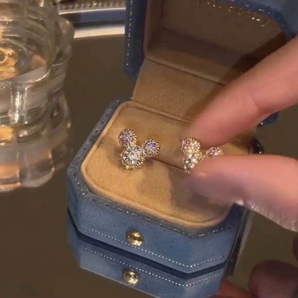 Mickey Mouse shaped silver sparkling earrings - Picture 2 of 5